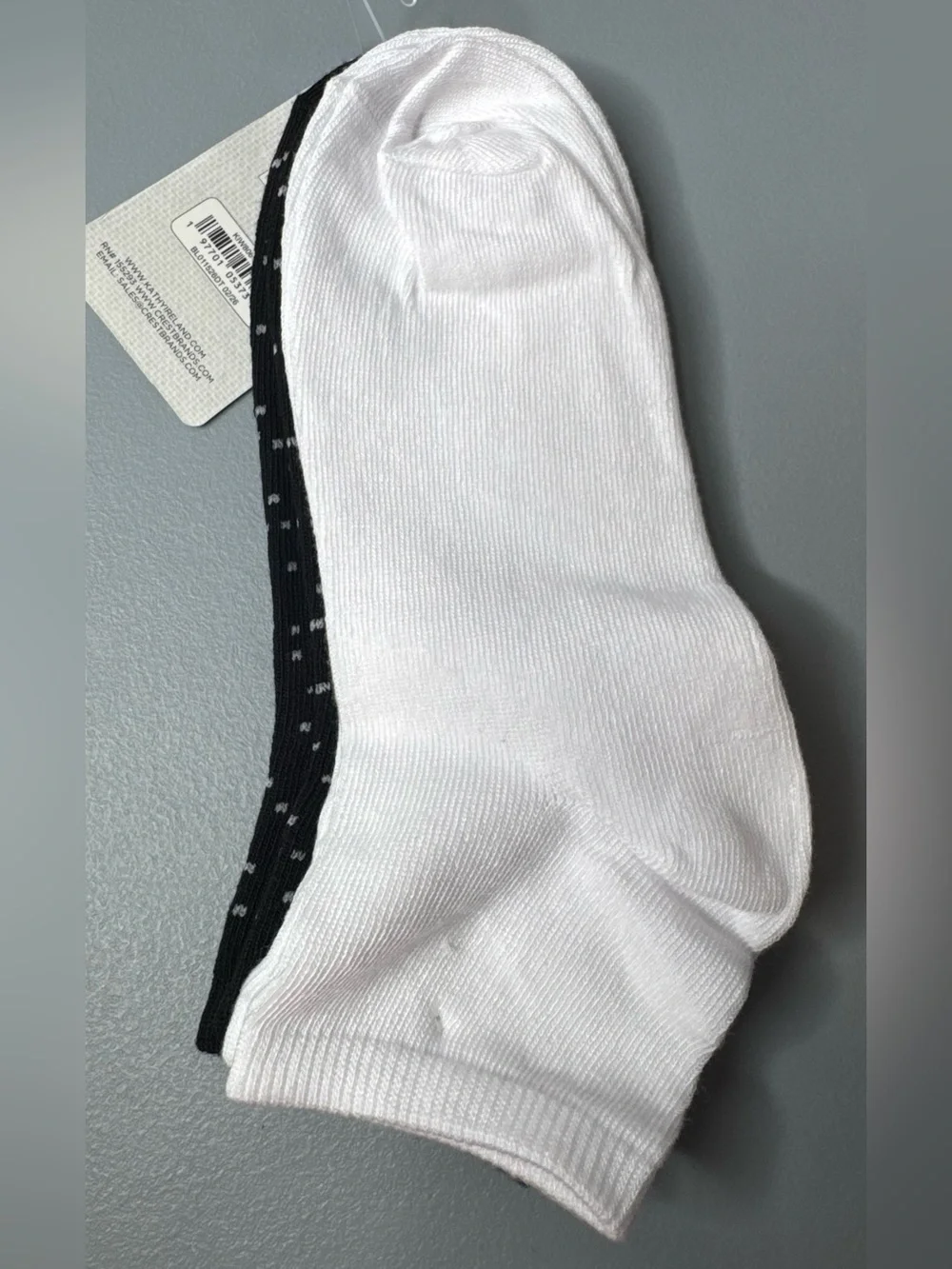 kathy ireland women’s Black No-Show Socks with White polka Dot Design - 2 Pairs